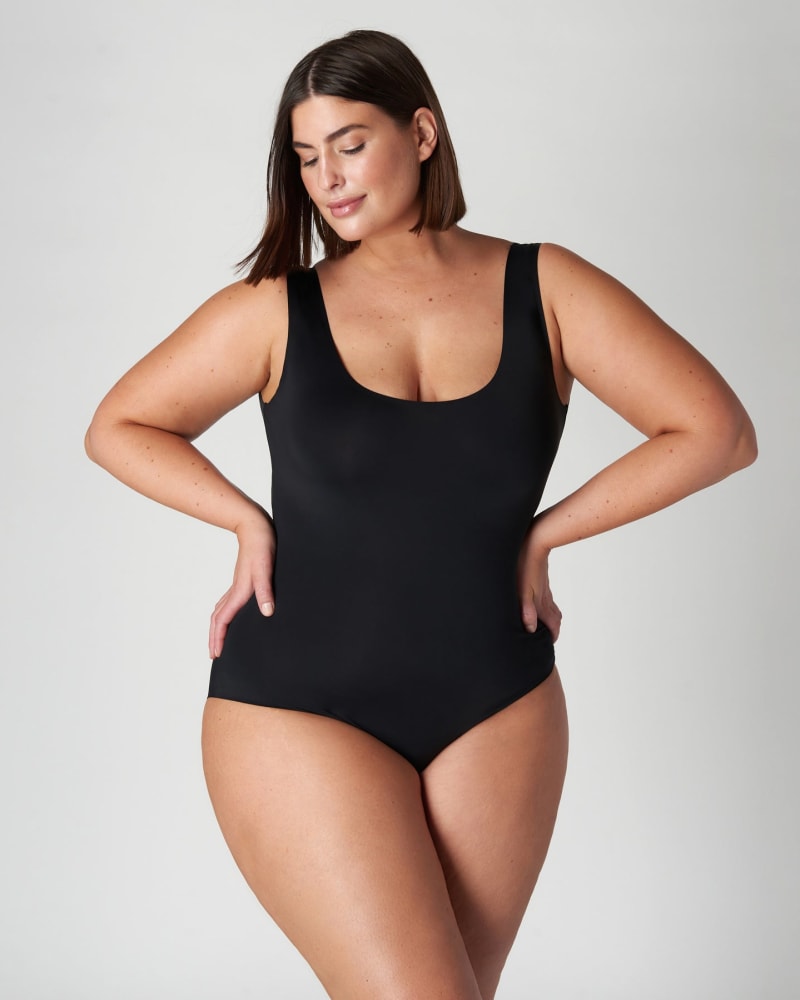 Front of a model wearing a size XL Seamless bodysuit in BLACK by Viita Protection. | dia_product_style_image_id:282265